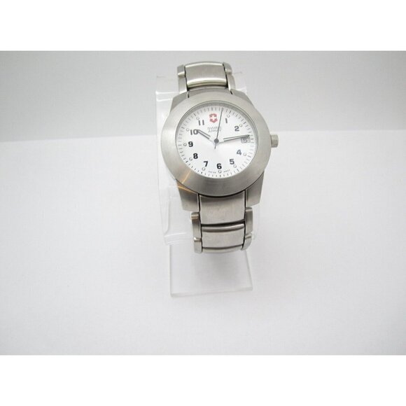 Men's Victorinox Swiss Army Quartz WR Analog 41mm Dial Causal Round Watch (G105) - Picture 5 of 10